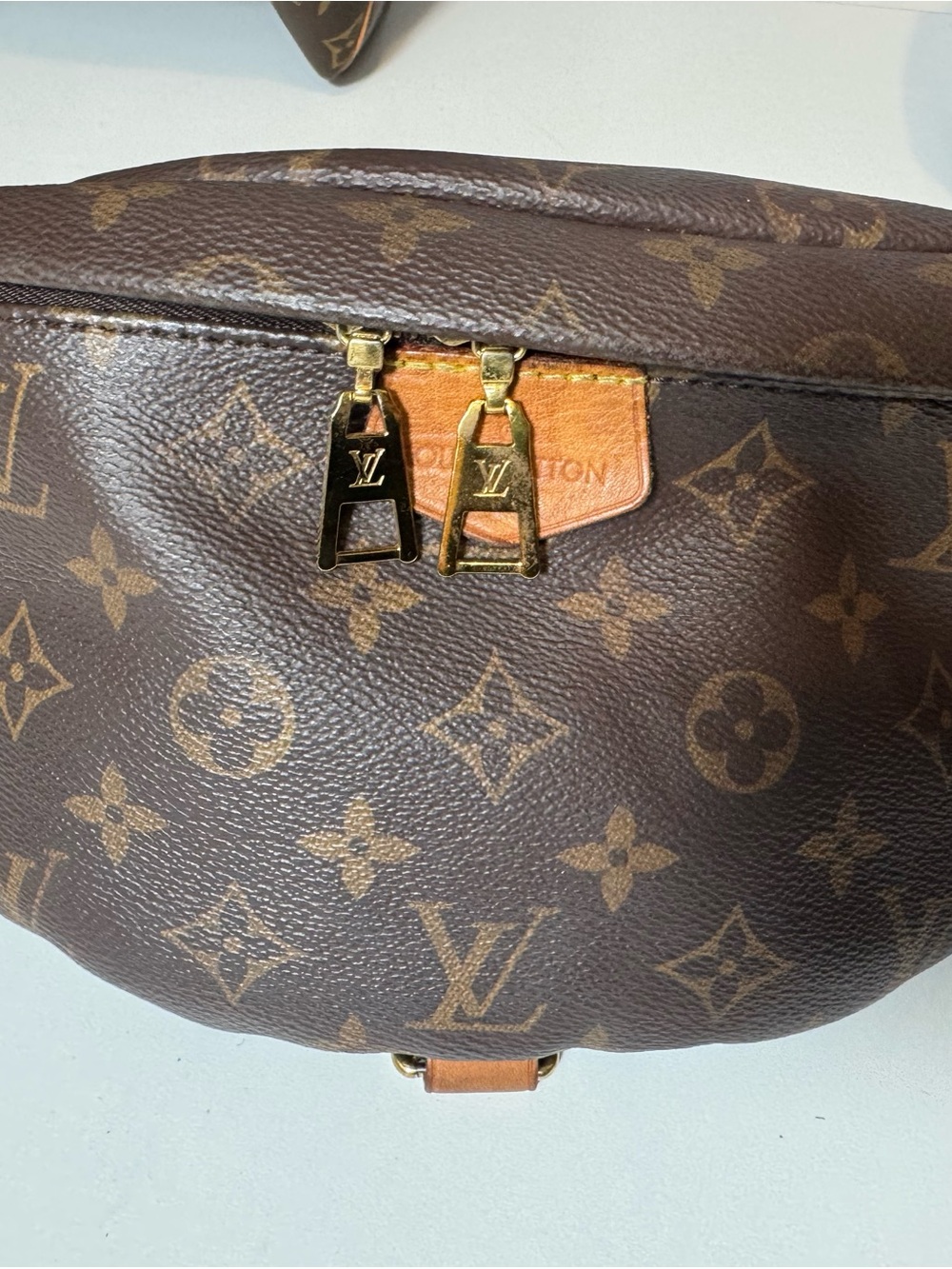 Louis Vuitton Monogram bumbag - Picture 2 of 15